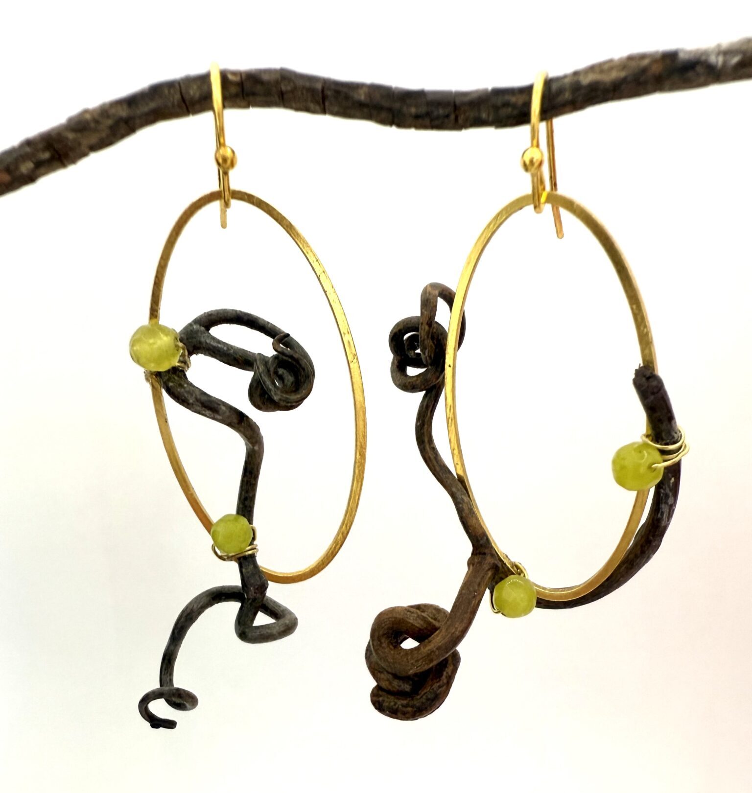 zarcillos viña, pendientes organicos, piedra verde