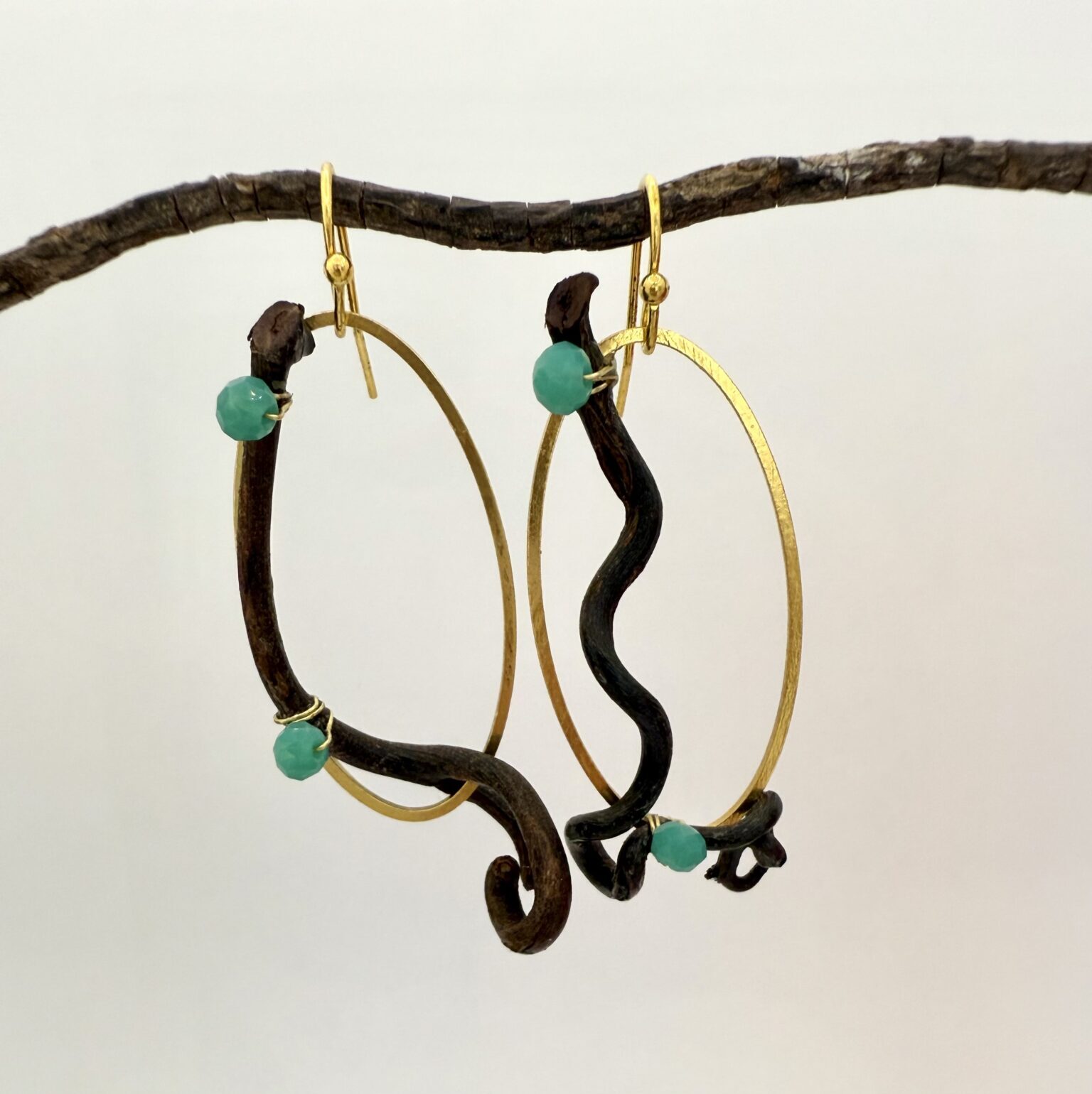 zarcillos viña, pendientes organicos, azul turquesa, dorado