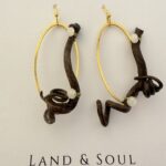 pendientes de zarcillos de vid y cristales tallados colo blanco